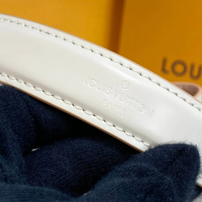 Mythick Strap: Re Louis Vuitton Néonoé BB Quartz White