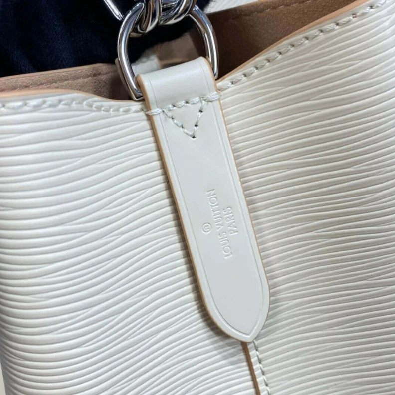 Mythick Strap: Re Louis Vuitton Néonoé BB Quartz White