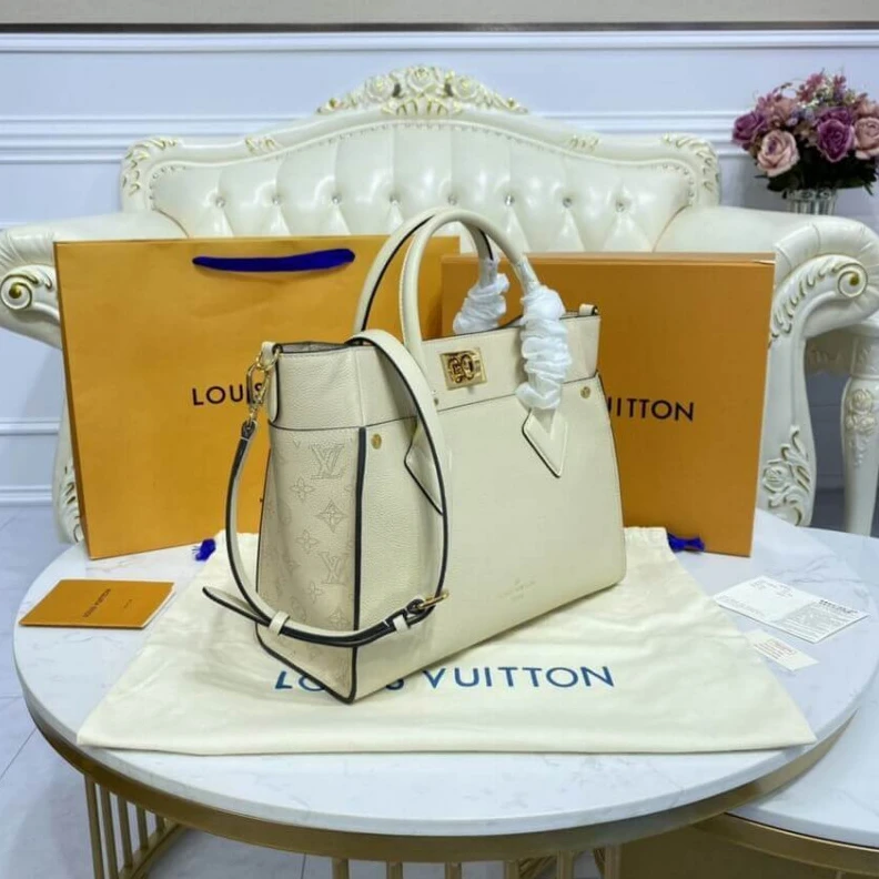 Top lv The perfec Louis Vuitton On My Side Greige Beige