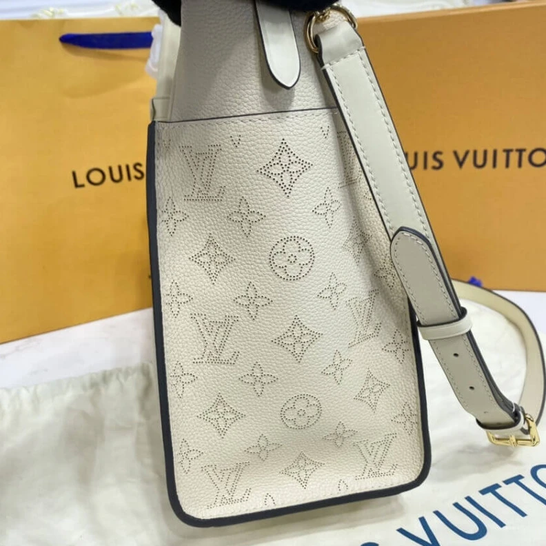 Top lv The perfec Louis Vuitton On My Side Greige Beige