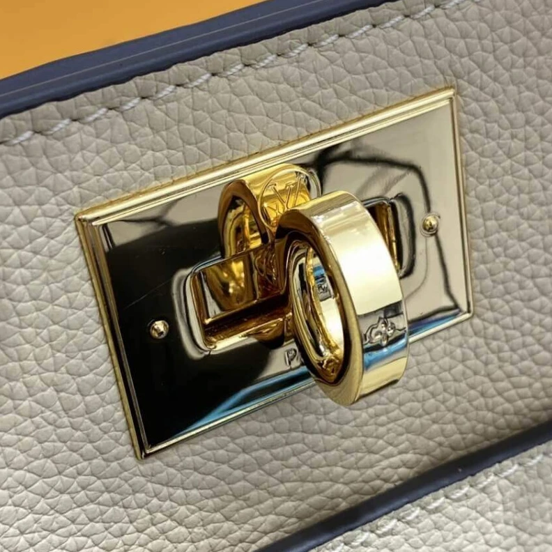 Top lv The perfec Louis Vuitton On My Side Greige Beige