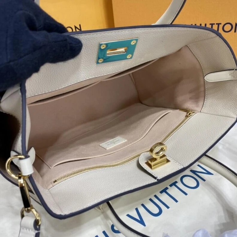 Top lv The perfec Louis Vuitton On My Side Greige Beige