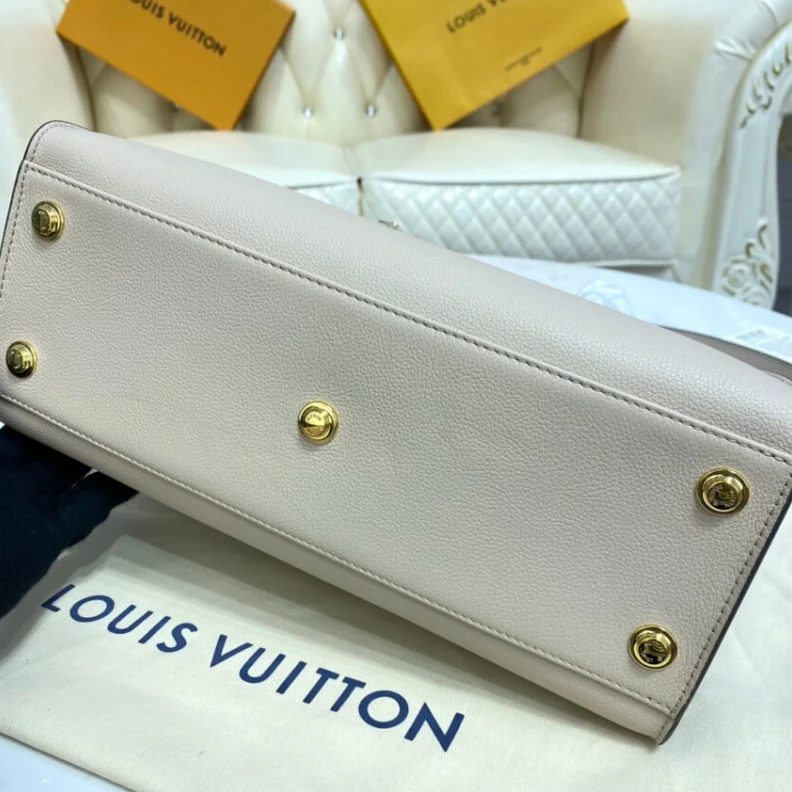 Replica bags lv Closure s Louis Vuitton On My Side MM Greige
