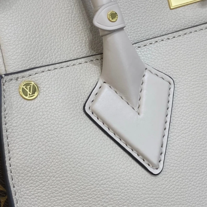 Replica bags lv Closure s Louis Vuitton On My Side MM Greige