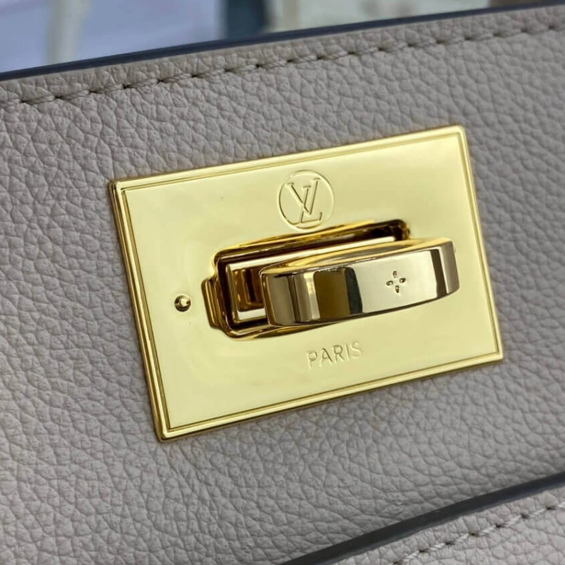 Replica bags lv Closure s Louis Vuitton On My Side MM Greige