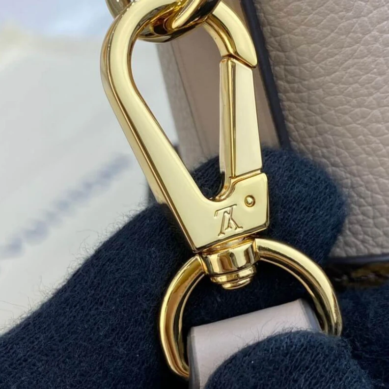 Replica bags lv Closure s Louis Vuitton On My Side MM Greige