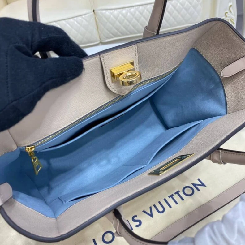 Replica bags lv Closure s Louis Vuitton On My Side MM Greige