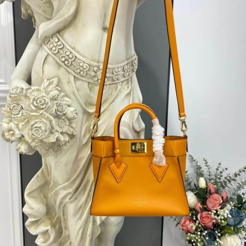 Mythick.ru Flat pock Louis Vuitton On My Side PM  Orange
