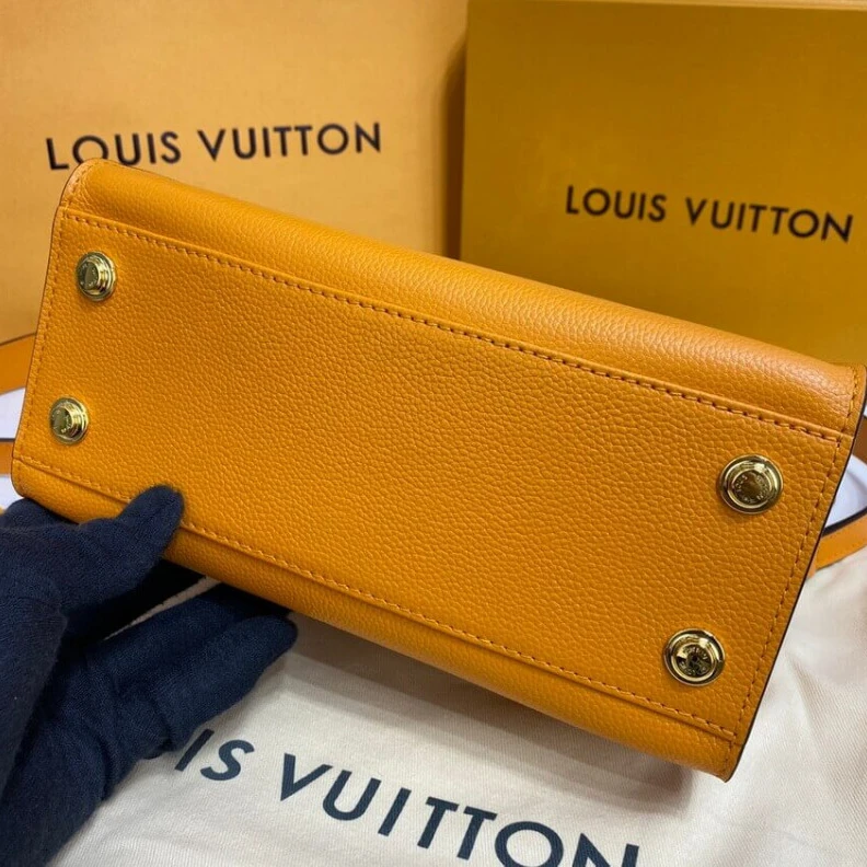 Mythick.ru Flat pock Louis Vuitton On My Side PM  Orange