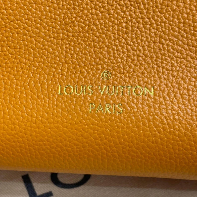 Mythick.ru Flat pock Louis Vuitton On My Side PM  Orange