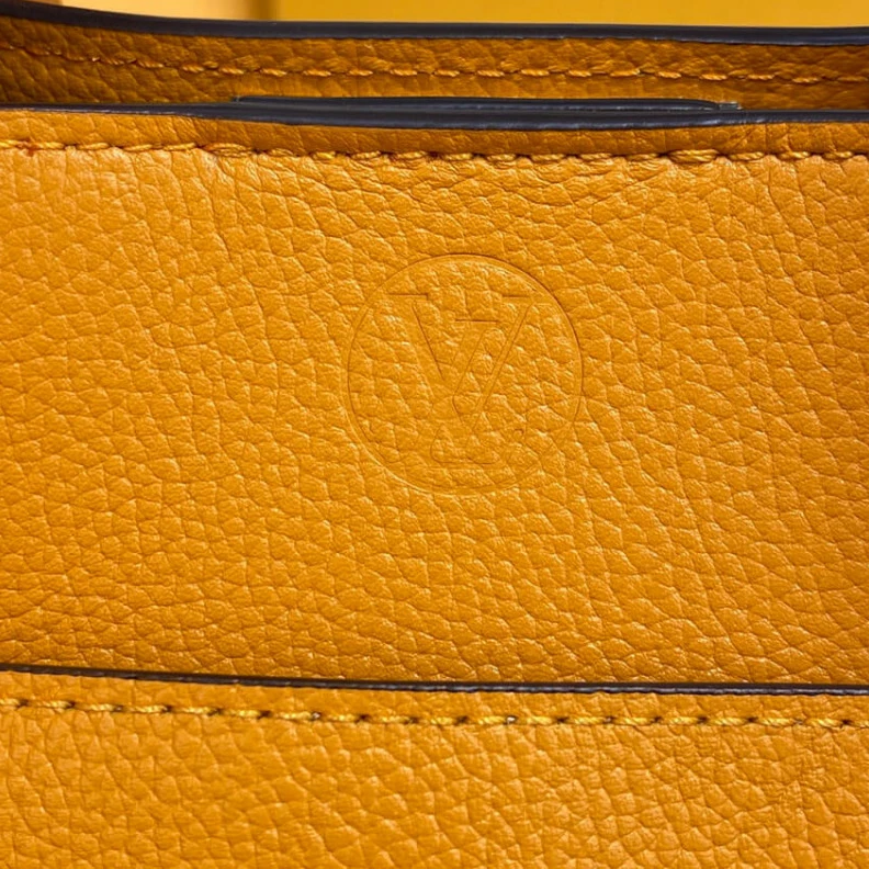 Mythick.ru Flat pock Louis Vuitton On My Side PM  Orange