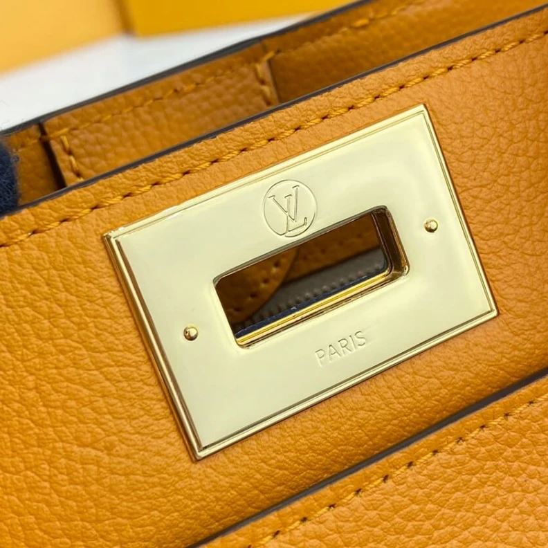 Mythick.ru Flat pock Louis Vuitton On My Side PM  Orange