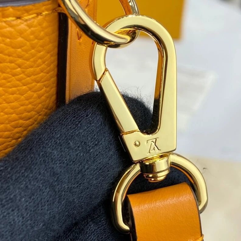 Mythick.ru Flat pock Louis Vuitton On My Side PM  Orange