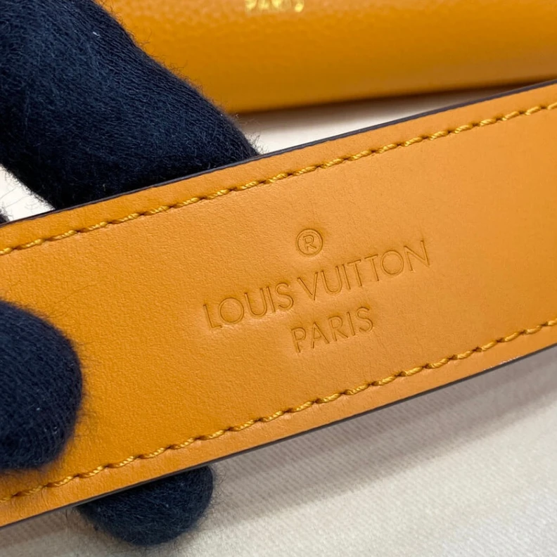 Mythick.ru Flat pock Louis Vuitton On My Side PM  Orange