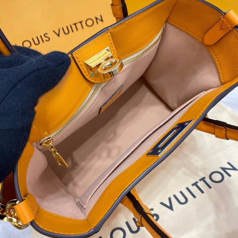 Mythick.ru Flat pock Louis Vuitton On My Side PM  Orange