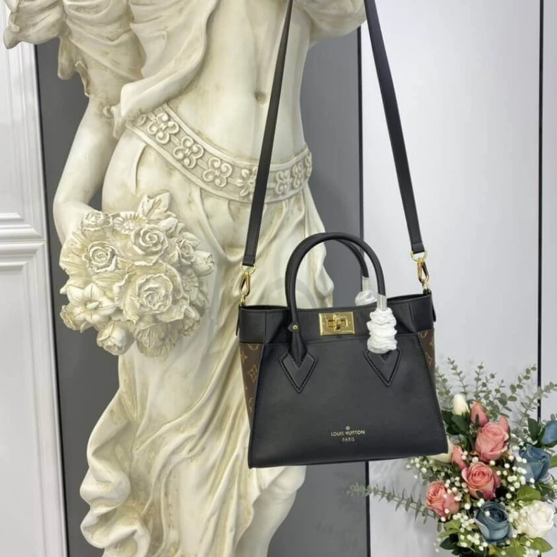 Mythick Cowhidele Louis Vuitton On My Side PM Black