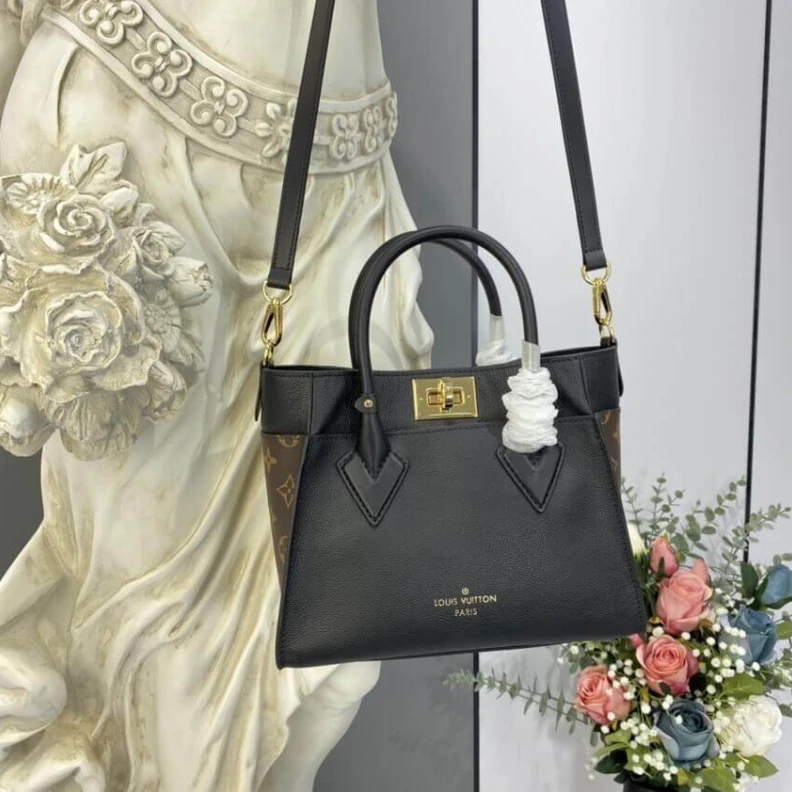 Mythick Cowhidele Louis Vuitton On My Side PM Black