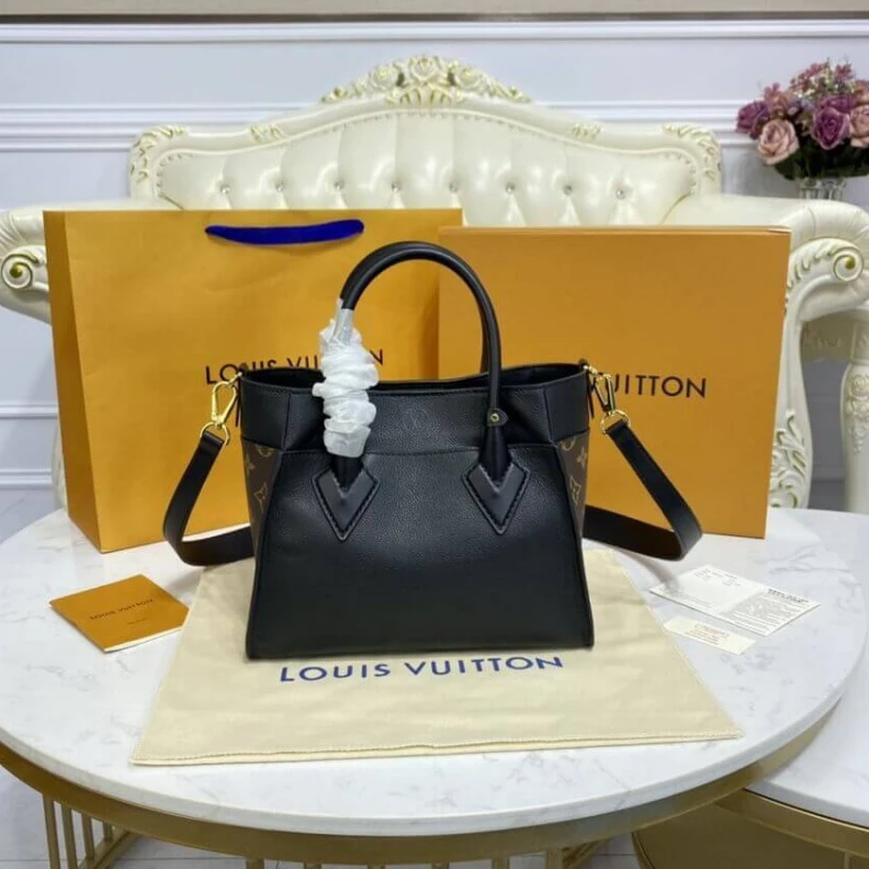 Mythick Cowhidele Louis Vuitton On My Side PM Black