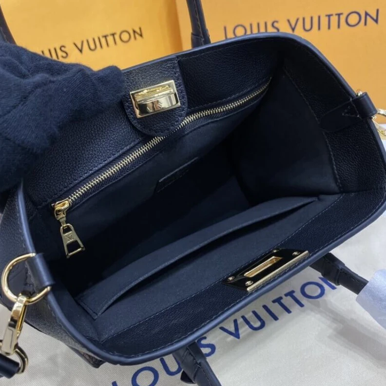 Mythick Cowhidele Louis Vuitton On My Side PM Black