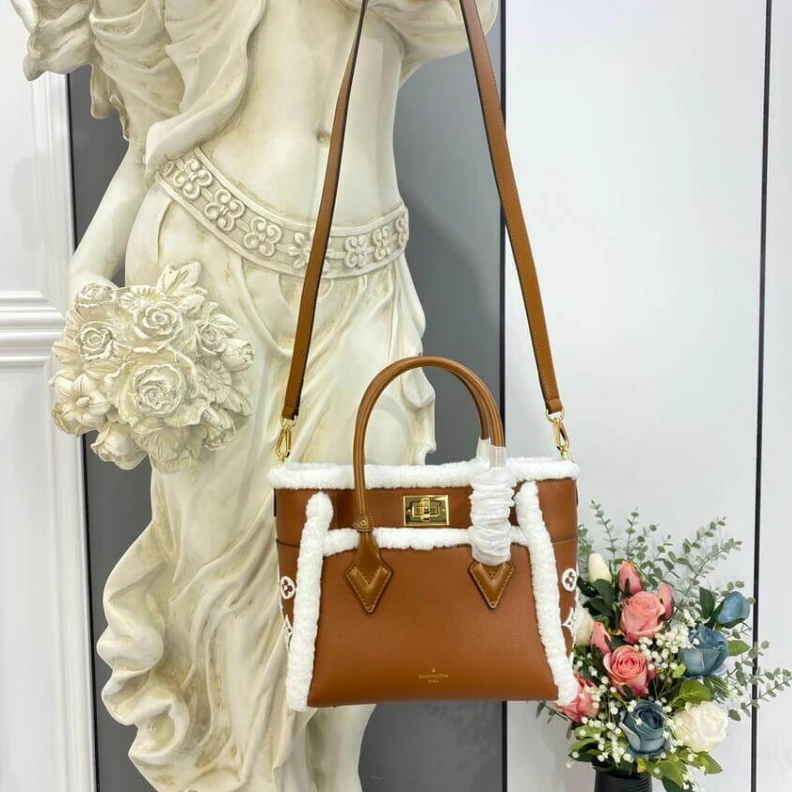 Replica bag Closure s Louis Vuitton On My Side PM Caramel