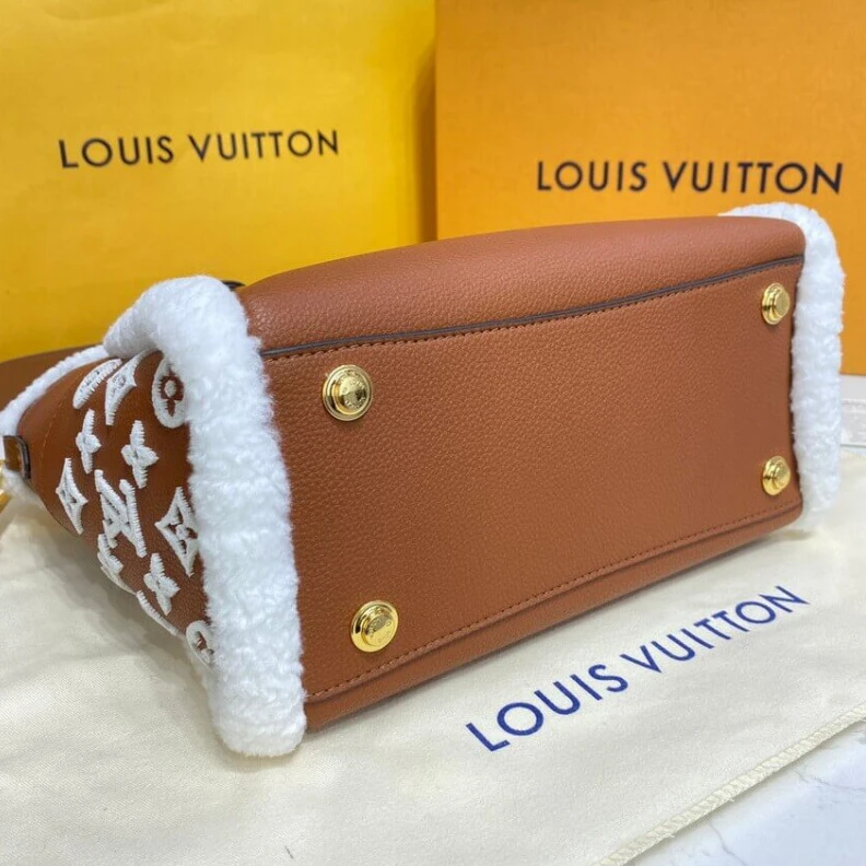 Replica bag Closure s Louis Vuitton On My Side PM Caramel