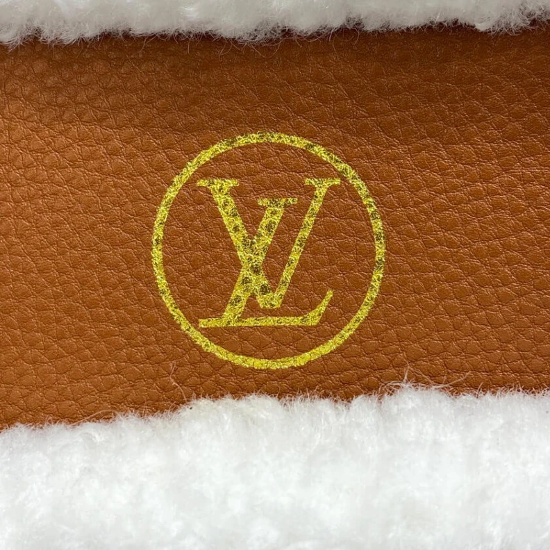 Replica bag Closure s Louis Vuitton On My Side PM Caramel