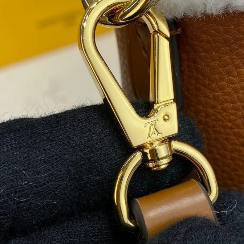 Replica bag Closure s Louis Vuitton On My Side PM Caramel