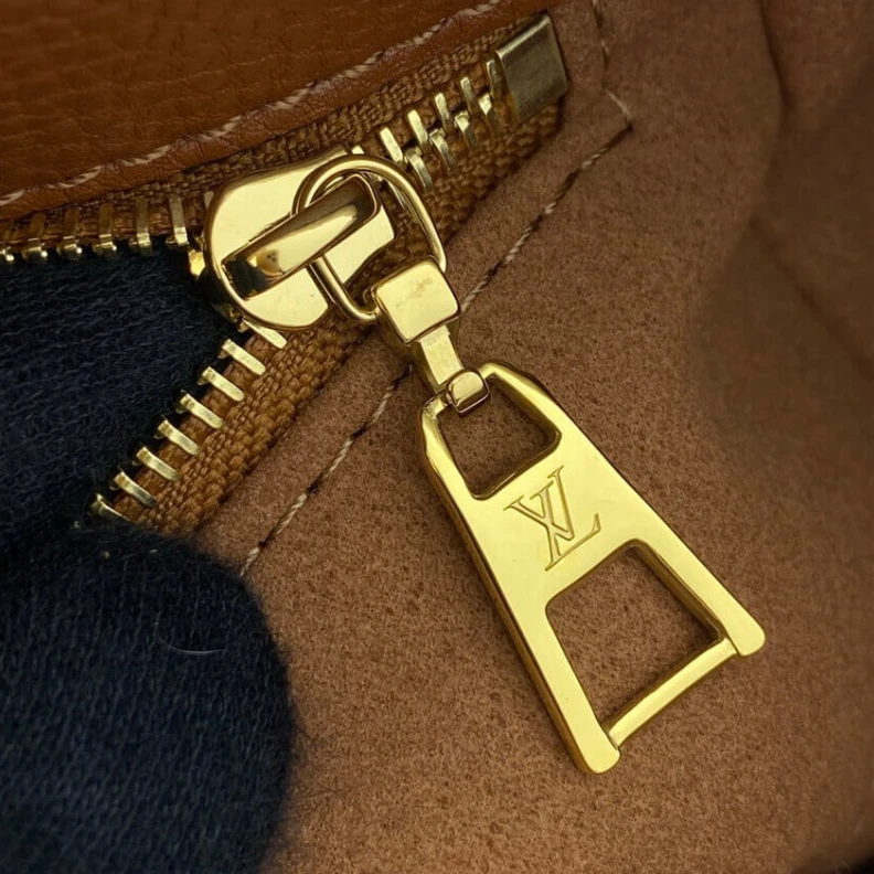 Replica bag Closure s Louis Vuitton On My Side PM Caramel