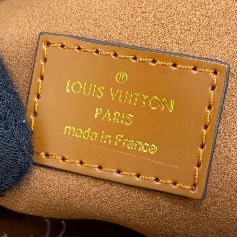 Replica bag Closure s Louis Vuitton On My Side PM Caramel