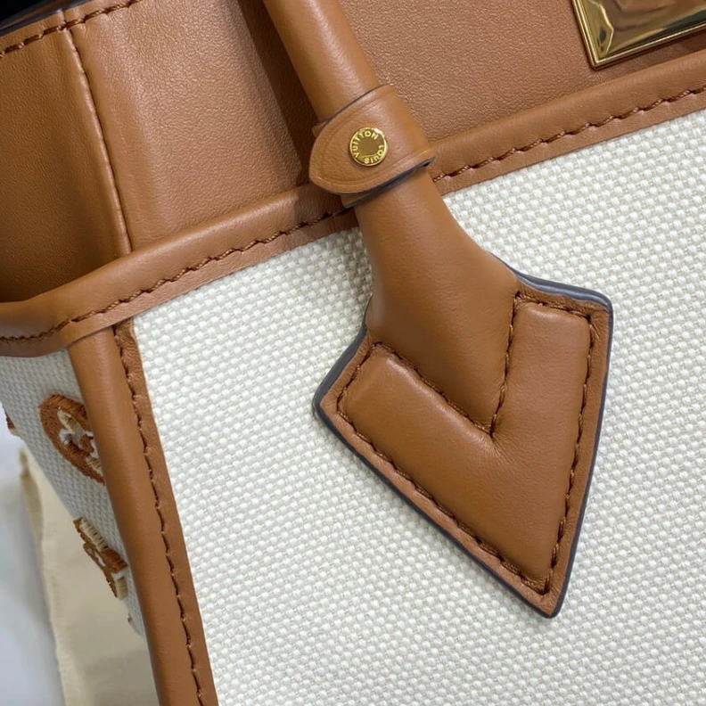 Mythick Flat pock Louis Vuitton On My Side PM