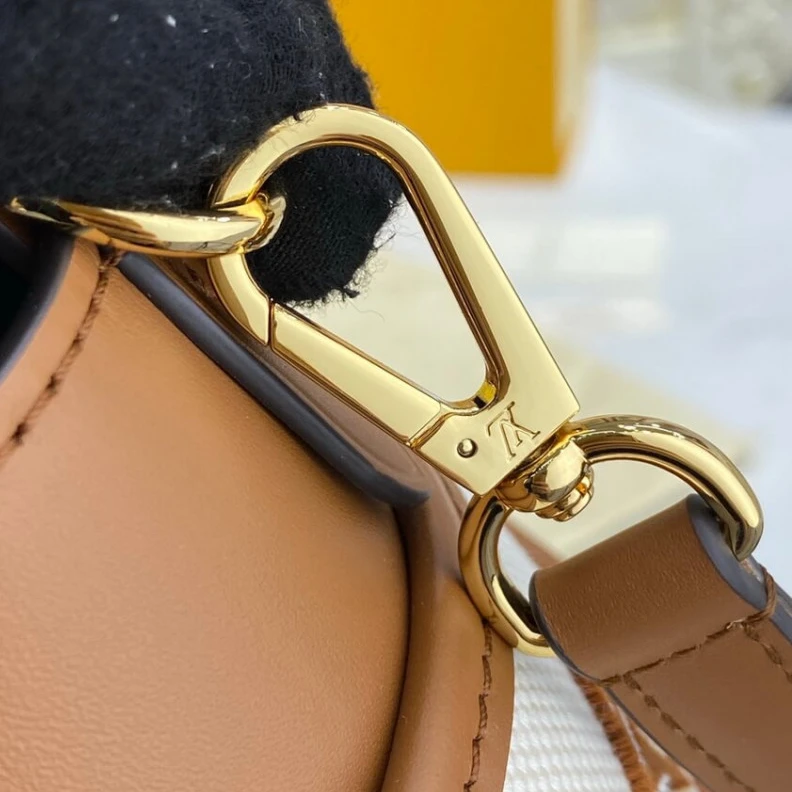 Mythick Flat pock Louis Vuitton On My Side PM