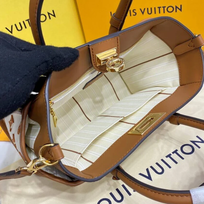 Mythick Flat pock Louis Vuitton On My Side PM