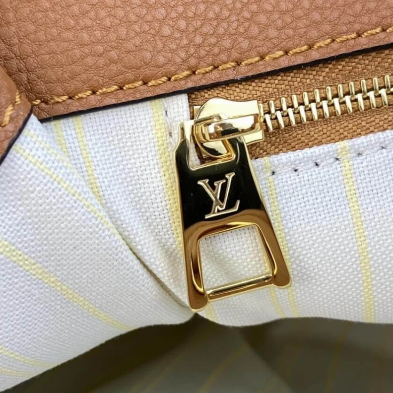 Replica bags 2 inside Louis Vuitton OnTheGo MM Tan
