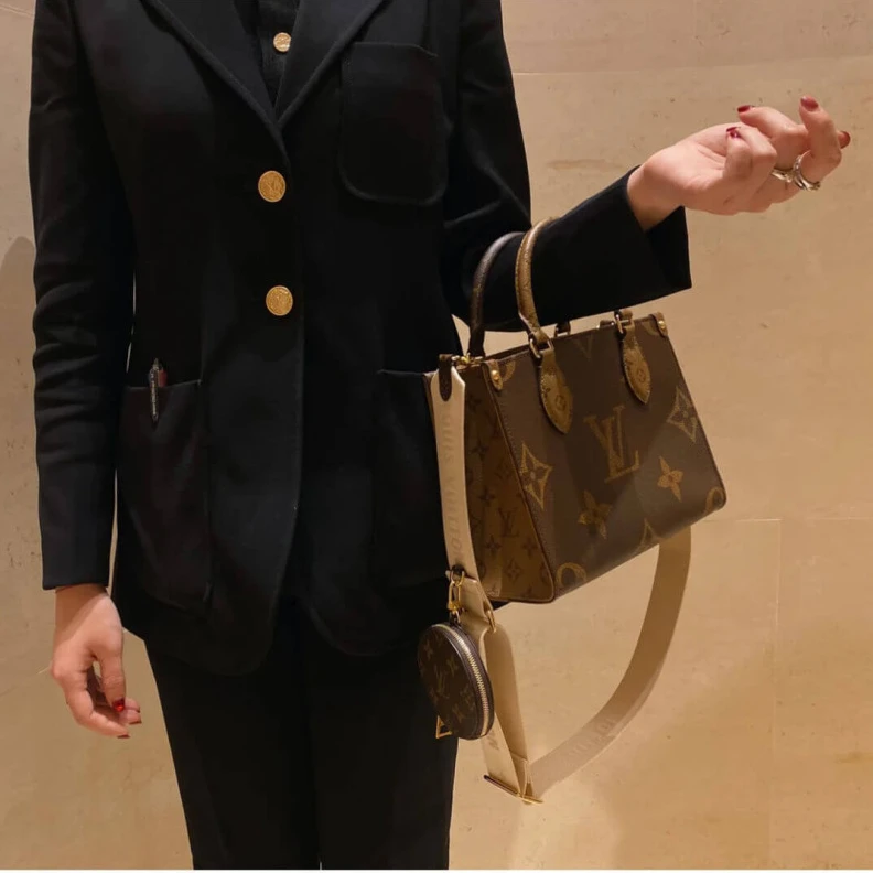Replica bags lv Handle:Do Louis Vuitton OnTheGo PM