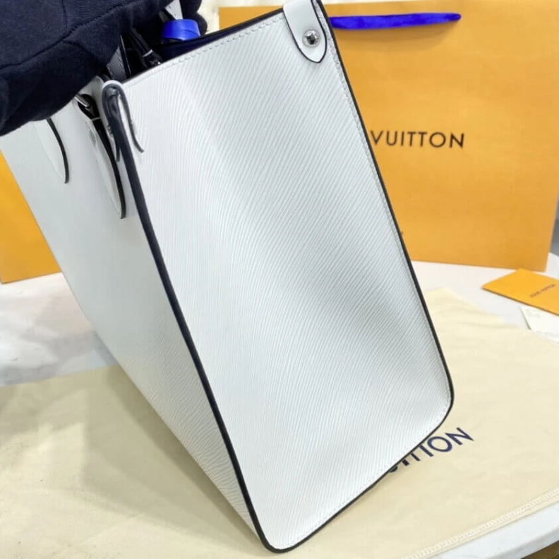 Louis vuitton locations Handle: D Louis Vuitton Onthego MM White