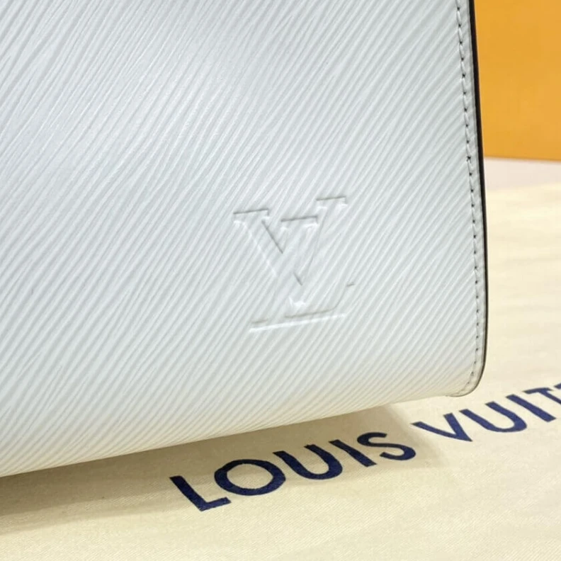 Louis vuitton locations Handle: D Louis Vuitton Onthego MM White