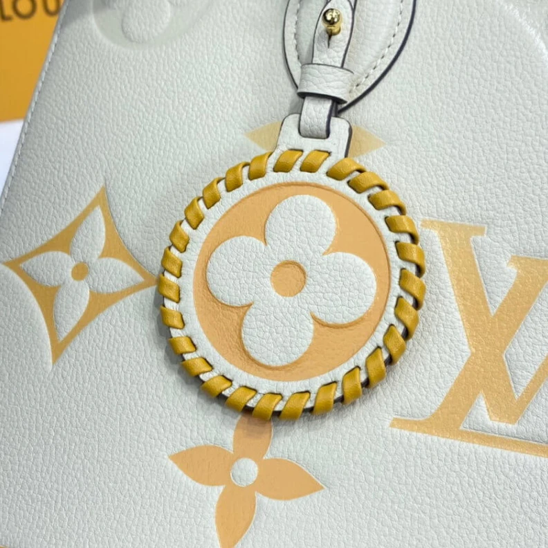 Mythick Goldcolor Louis Vuitton Onthego MM