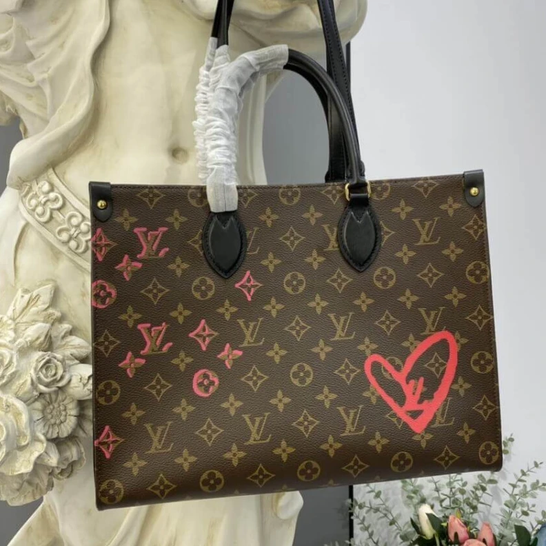 Mythick ru Cowhidele Louis Vuitton Onthego MM