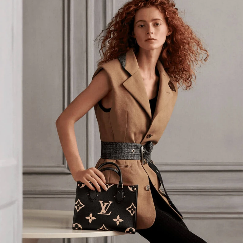 Mythick Inside fl Louis Vuitton Onthego PM Black Beige