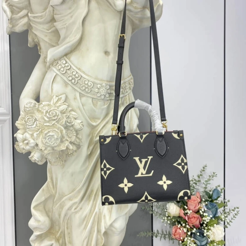 Mythick Inside fl Louis Vuitton Onthego PM Black Beige