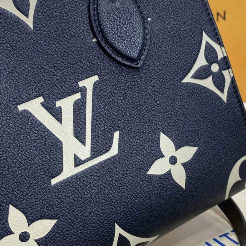 Mythick Inside fl Louis Vuitton Onthego PM Black Beige