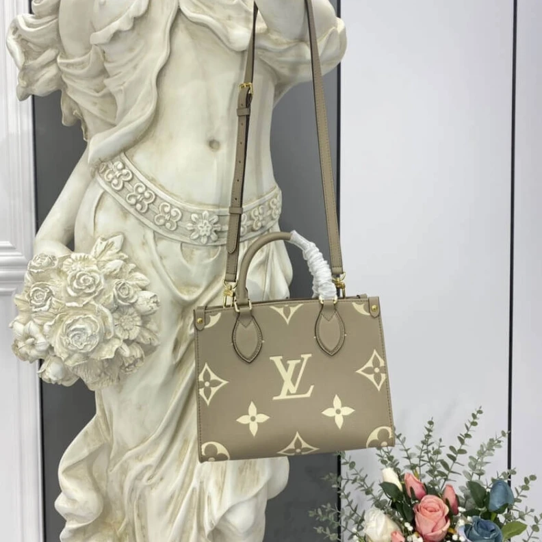 Mythick ru Inside do Louis Vuitton Onthego PM Tourterelle Beige Cream