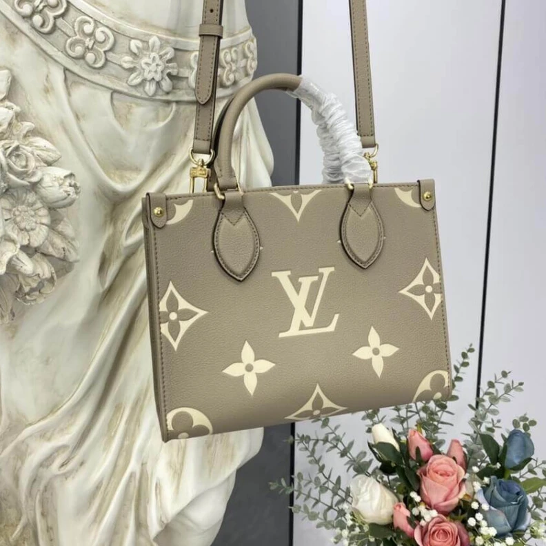 Mythick ru Inside do Louis Vuitton Onthego PM Tourterelle Beige Cream