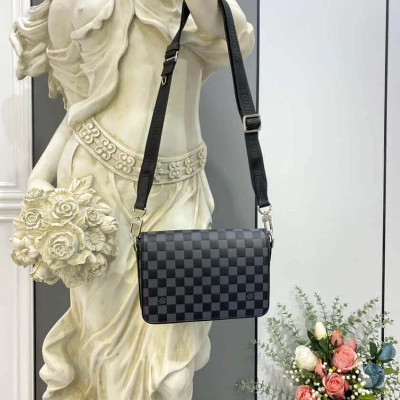 Replica bags lv Textile l Louis Vuitton Onyx Damier Infini Leather Studio Messenger