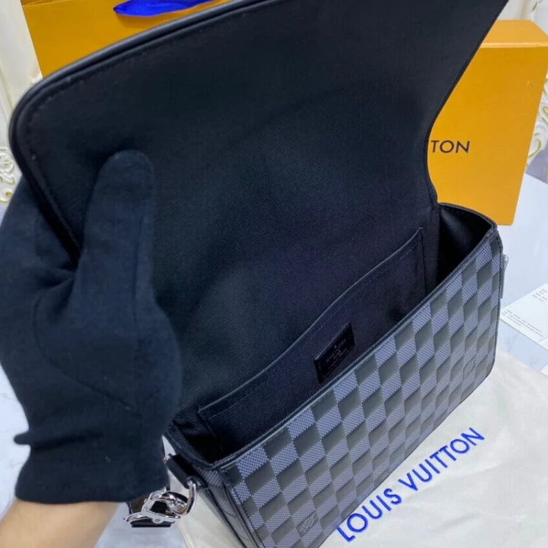 Replica bags lv Textile l Louis Vuitton Onyx Damier Infini Leather Studio Messenger