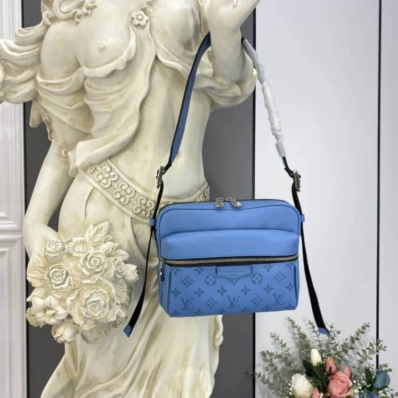 Mythick ru Coated ca Louis Vuitton Outdoor Messenger Blue