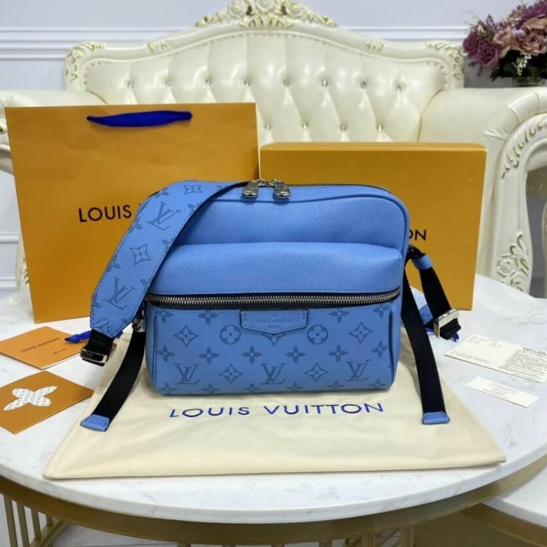 Mythick ru Coated ca Louis Vuitton Outdoor Messenger Blue
