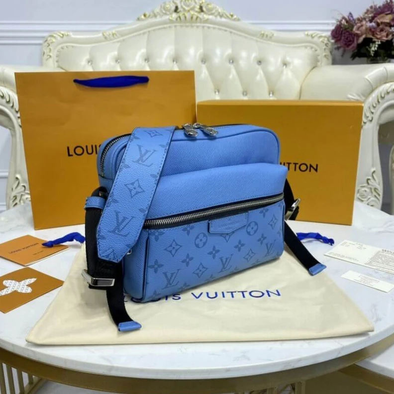Mythick ru Coated ca Louis Vuitton Outdoor Messenger Blue
