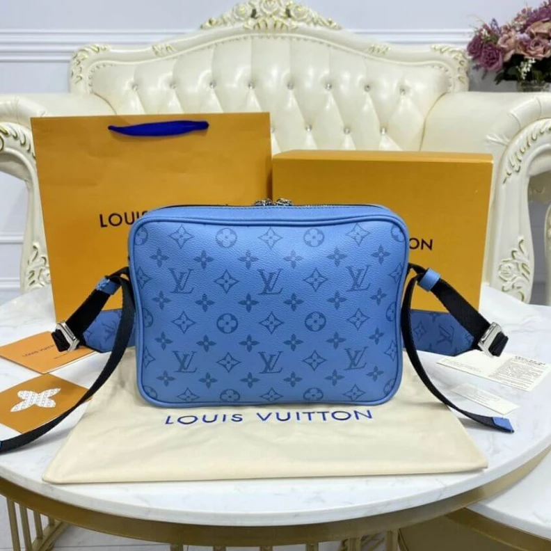 Mythick ru Coated ca Louis Vuitton Outdoor Messenger Blue