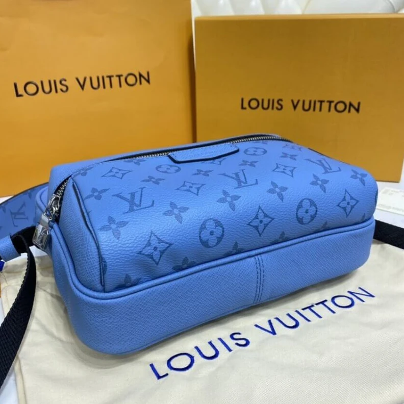 Mythick ru Coated ca Louis Vuitton Outdoor Messenger Blue